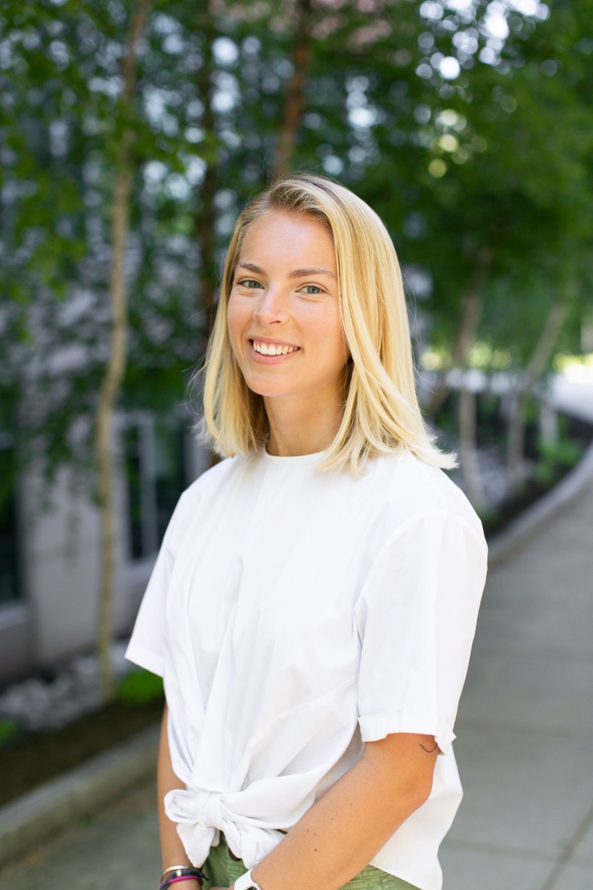 Annie Hollister 2021 Headshot