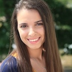 Vanessa Headshot