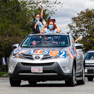 2020 grads in the car parade