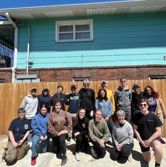 Volunteers at Spring Break service trip posed in two rows, kneeling and standing 