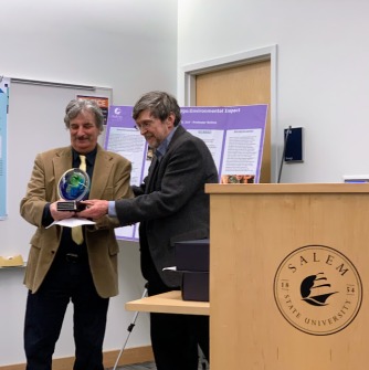 Professor John Hayes presents the Friend of the Earth award to Salem City Councilor Jeff Cohen