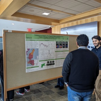 An SSU student is presenting his poster