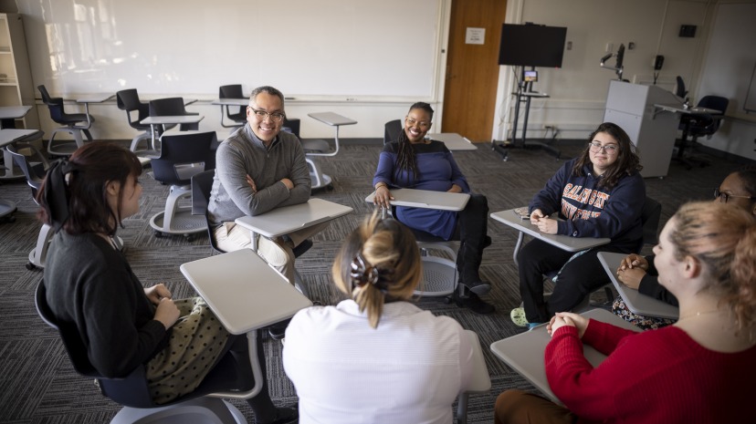 A group of students meet with their advisors